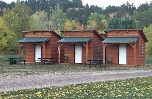 Sturgis Cabin | Sturgis Camping Cabin with Queen Bed