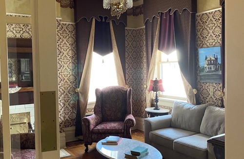 East Liverpool Bed & Breakfast | Sturgis House