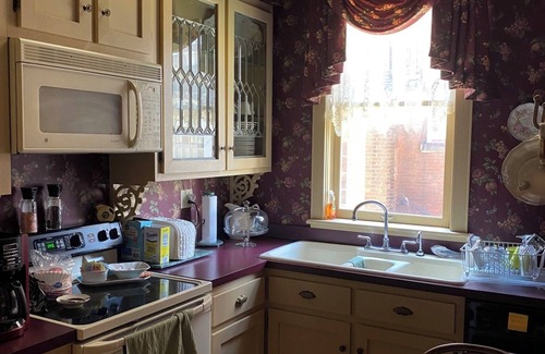 East Liverpool Bed & Breakfast | Sturgis House