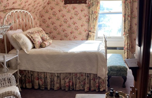 East Liverpool Bed & Breakfast | Sturgis House