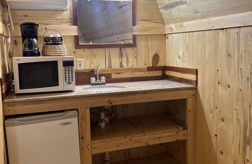 Sturgis Cabin | Sturgis SD Cabin with Queen Bed. In the Heart of the Blackhills, close to Deadwood and Mt. Rushmore