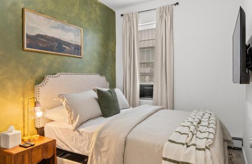 West New York Apartment | Style & Comfort 3 Rooms -15 min from NYC