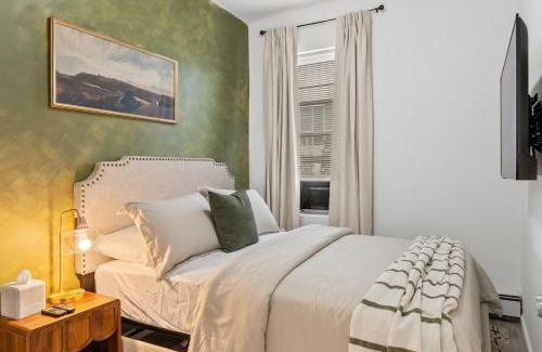 West New York Apartment | Style & Comfort 3 Rooms 15 min from NYC