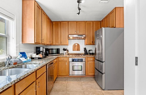 Travis Heights House | Style & Serenity - Steps Away From South Congress