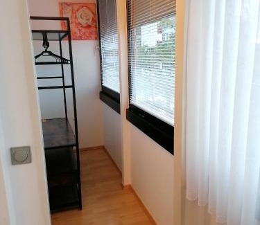 Wiesdorf Apartment | Stylisches kleines Studio -Zentral gelegen in Leverkusen Wiesdorf - Friedrich Ebert Platz 5a , 4te Etage mit Balkon-Kaution Pflicht-