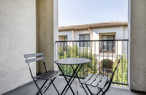 Ryland Apartment | Stylish 1 bed 1 bath apartment- 10 mins from the bay
