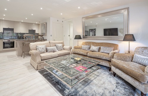 Henley Apartment | Stylish 1 Bed Apartment outskirts of Henley on Thames RG9