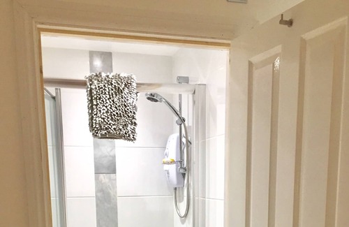 Henley Apartment | Stylish 1 Bed Apartment outskirts of Henley on Thames RG9