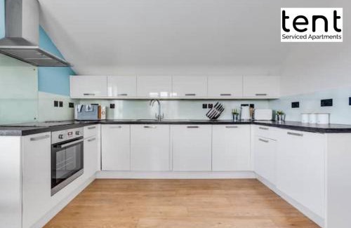 Runnymede Apartment | Stylish 1 Bed Apt , central , pkg, perfect for long stays