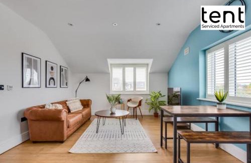 Runnymede Apartment | Stylish 1 Bed Apt , central , pkg, perfect for long stays