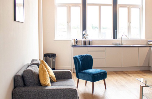 West Bromwich Apartment | Stylish 1 Bed Duplex APT- West Bromwich