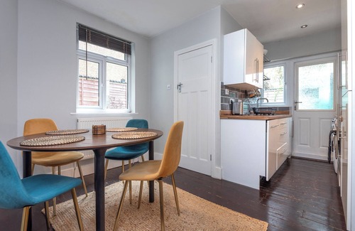 Tooting Apartment | Stylish 1-Bed with Private Entrance & Garden