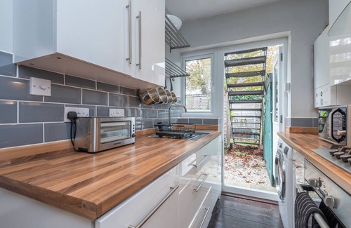 Tooting Apartment | Stylish 1-Bed with Private Entrance & Garden