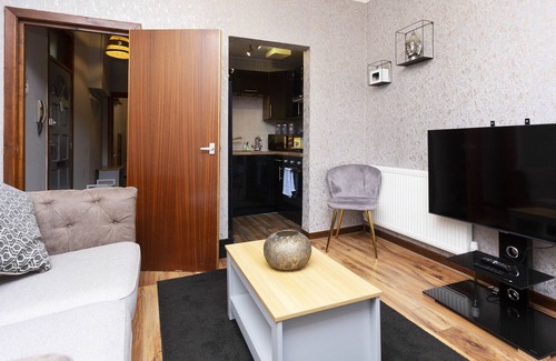Renfrew Apartment | Stylish 1 bedroom Apartment-Ground Floor
