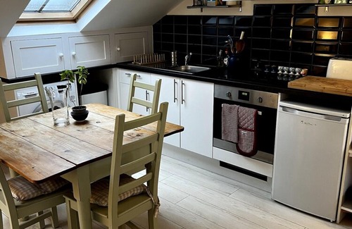 Ferndale Apartment | Stylish 1 Bedroom Apartment in Trendy Clapham