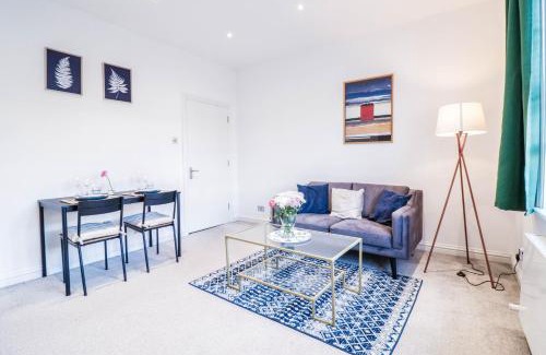 Harrow Road Apartment | Stylish 1 Bedroom Apartment in Central London