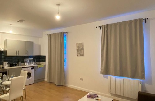 West Ealing Apartment | Stylish 1 bedroom Ealing F4