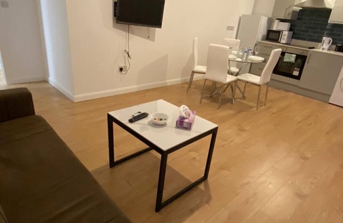 West Ealing Apartment | Stylish 1 bedroom Ealing F4