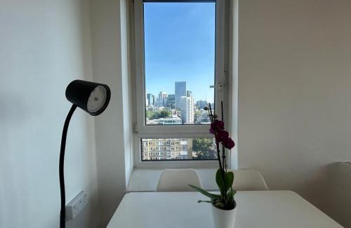 St Luke's Apartment | Stylish 1 Bedroom Flat in Old Street
