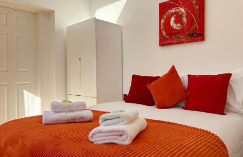 Littlemore Apartment | Stylish 1 Bedroom Flat with Parking in Oxford