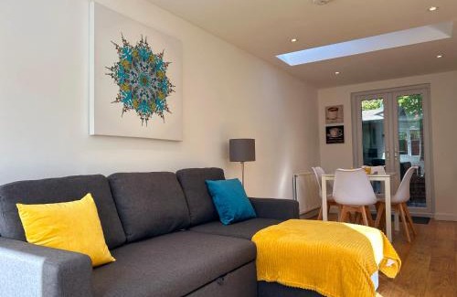 Littlemore Apartment | Stylish 1 Bedroom Flat with Parking in Oxford
