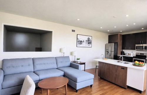 East Hollywood Hotel | Stylish 1-Bedroom Townhouse Retreat in East Hollywood