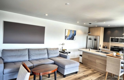 East Hollywood Hotel | Stylish 1-Bedroom Townhouse Retreat in East Hollywood