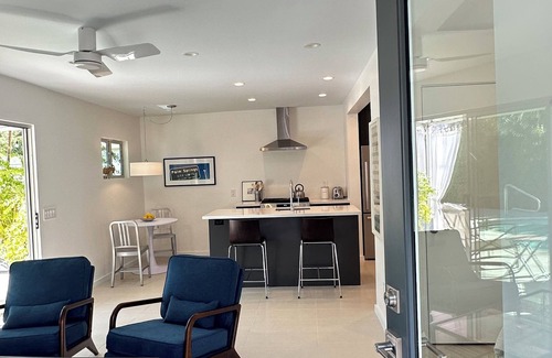 The Movie Colony Cottage | Stylish 1-bedroom Guesthouse with pool, close to town