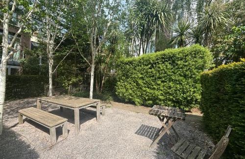 Larkhall Apartment | Stylish 1BD Flat in Gated Community Clapham