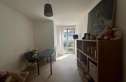 Larkhall Apartment | Stylish 1BD Flat in Gated Community Clapham