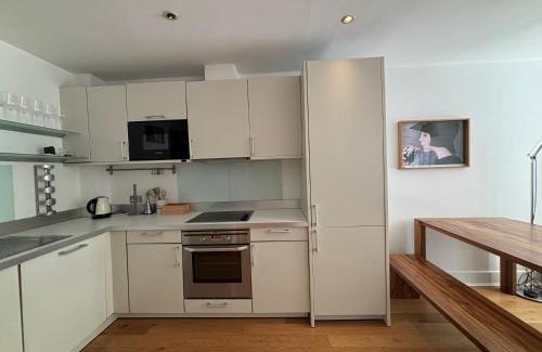 Larkhall Apartment | Stylish 1BD Flat in Gated Community Clapham