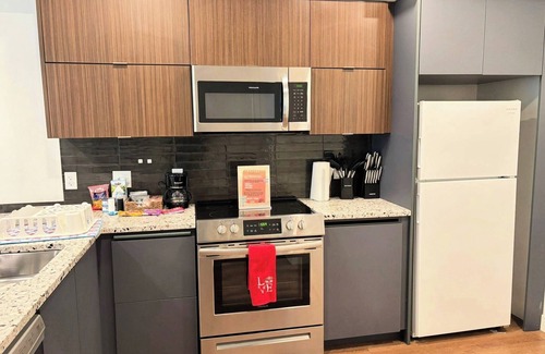 Koreatown Hotel | Stylish 1BR Apartment w/Balcony Views, Rooftop Lounge, WiFi + AC DTLA/Koreatown
