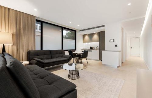 Coogee Apartment | Stylish 1BR Apartment with Balcony near Coogee Beach