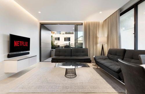Coogee Apartment | Stylish 1BR Apartment with Balcony near Coogee Beach