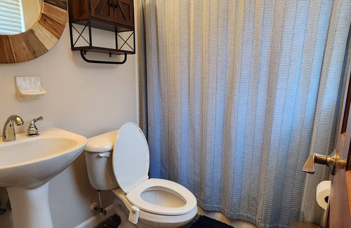 Tampa Condo | Stylish 1BR Condo w/Fireplace in South Tampa
