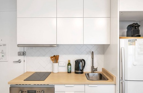 Bondi Junction Apartment | Stylish 1BR Haven in Bondi Junction