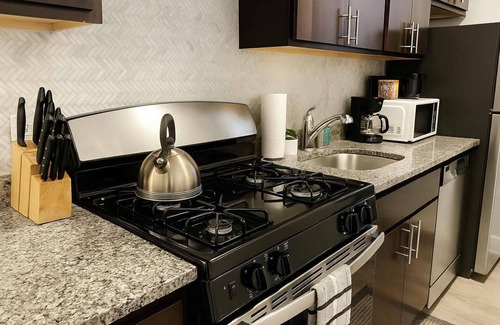 Boystown Apartment | Stylish 1BR in Lakeview Chicago