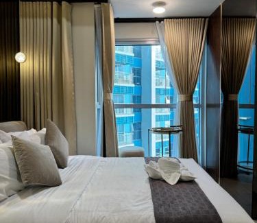 Tambo Apartment | Stylish 1BR Near Airport Facing the Bay - 9d