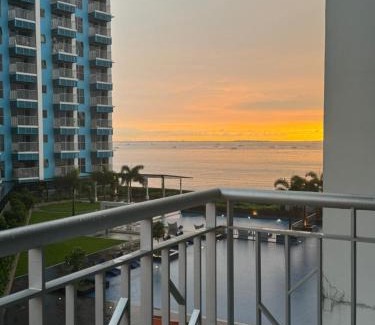 Tambo Apartment | Stylish 1BR Near Airport Facing the Bay - 9d
