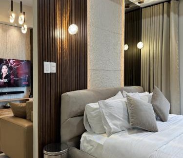 Tambo Apartment | Stylish 1BR Near Airport Facing the Bay - 9d
