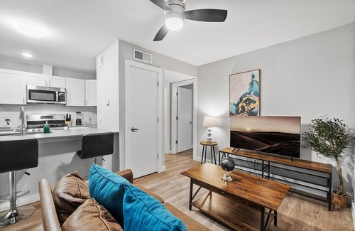North Loop Apartment | Stylish 1BR Near UT Highland Evonify