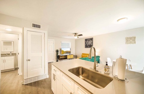 Mueller Apartment | Stylish 1BR Near UT | Mueller | Evonify 4757