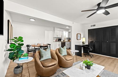 Royal Oak Apartment | Stylish 1BR Upper Flat in Vibrant Royal Oak