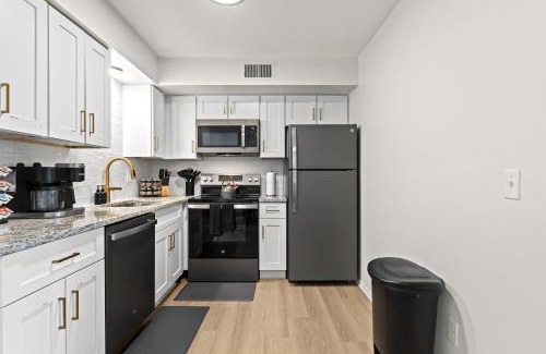 Royal Oak Apartment | Stylish 1BR Upper Flat in Vibrant Royal Oak