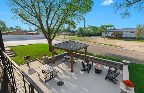 Royal Oak Apartment | Stylish 1BR Upper Flat in Vibrant Royal Oak