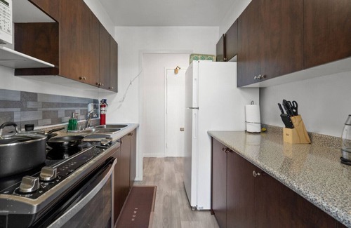 Applewood Apartment | Stylish 1BR with King Bed, Patio, Dart Room, and Free Parking – 10 min to SQ1