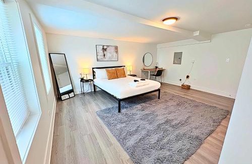 West Town Apartment | Stylish 1BR with Laundry In-unit - Aberdeen G
