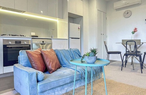 Footscray Apartment | Stylish 1BR1BA apt in Footscray Pool Gym WIFI