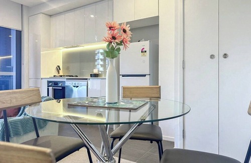 Footscray Apartment | Stylish 1BR1BA apt in Footscray Pool Gym WIFI