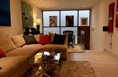 Fulham Apartment | Stylish 2-Bed, 2-Bath Flat